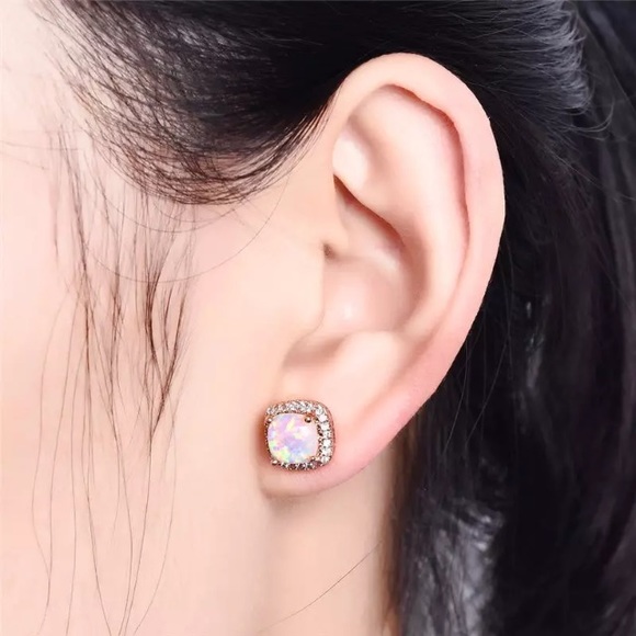 White gold Filled simulated Opal stud earrings - Picture 4 of 6